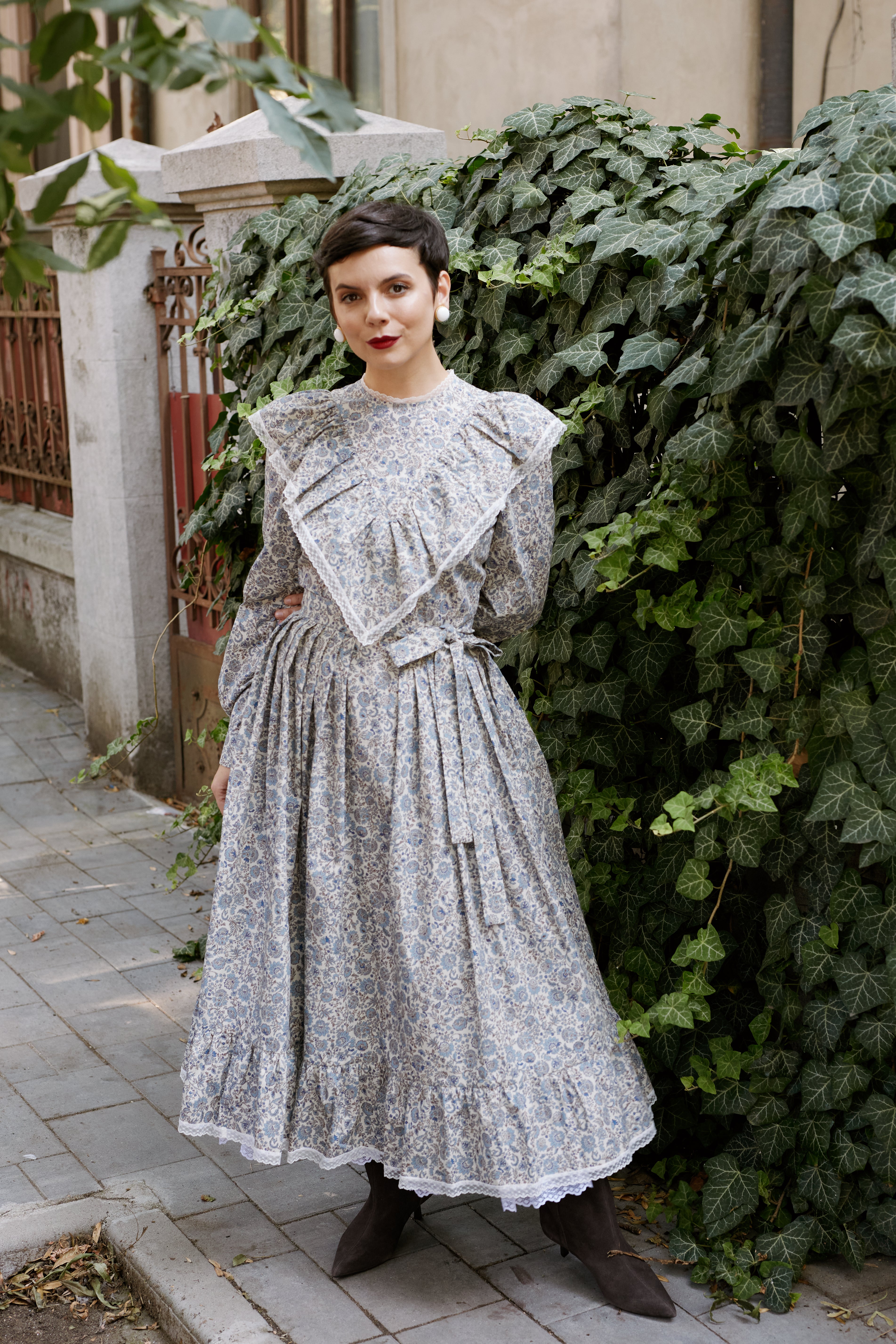 Rochie Midi Bleu-Gri din Bumbac cu Volane si Dantela
