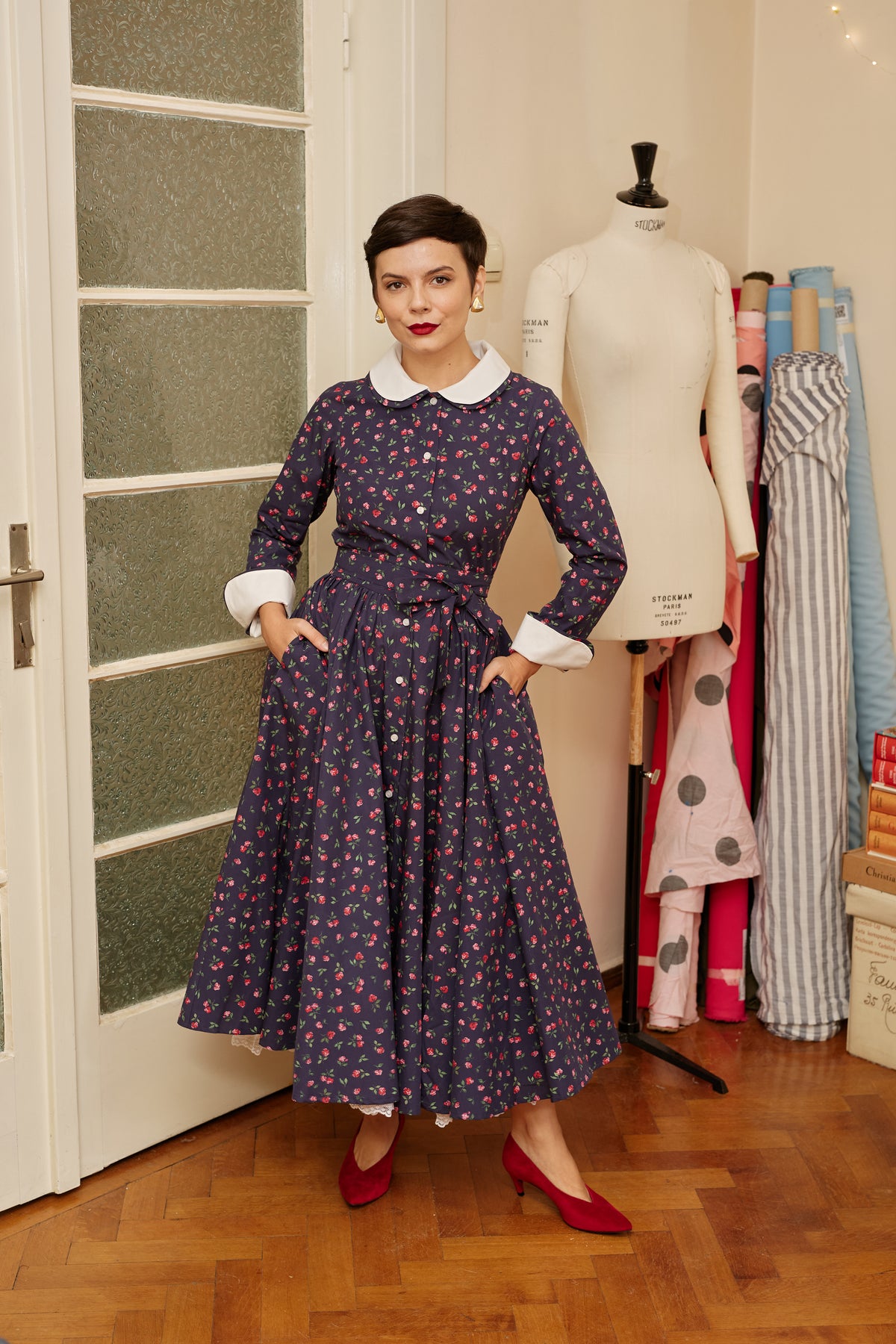 Rochie Midi Bleumarin cu Guler si Mansete Albe Detasabile