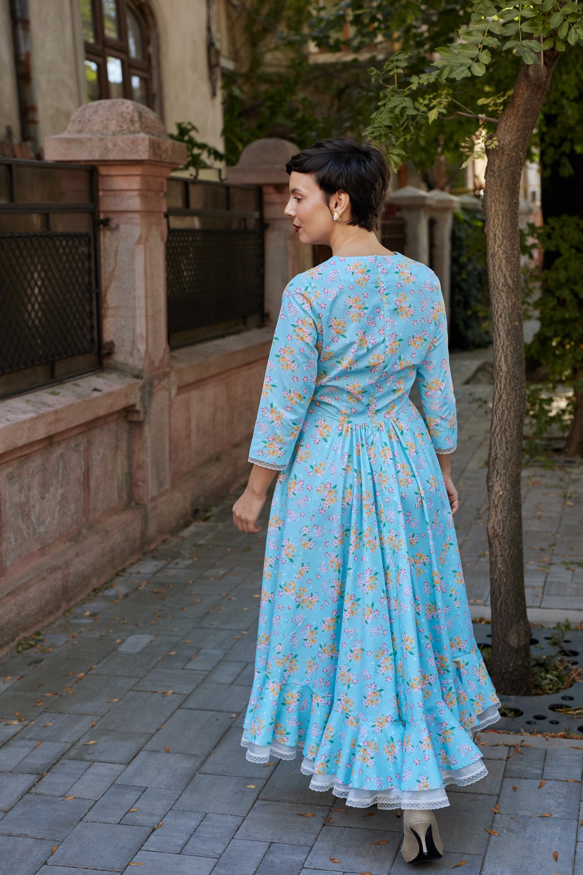 Rochie Midi din Bumbac Aqua cu Volan Alb si Dantela