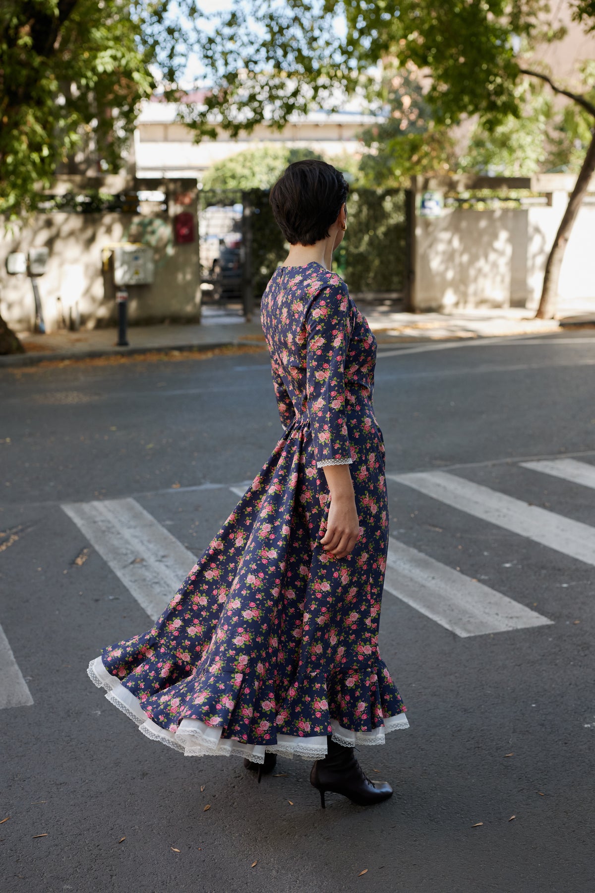 Rochie Midi din Bumbac Bleumarin cu Volan Alb si Dantela