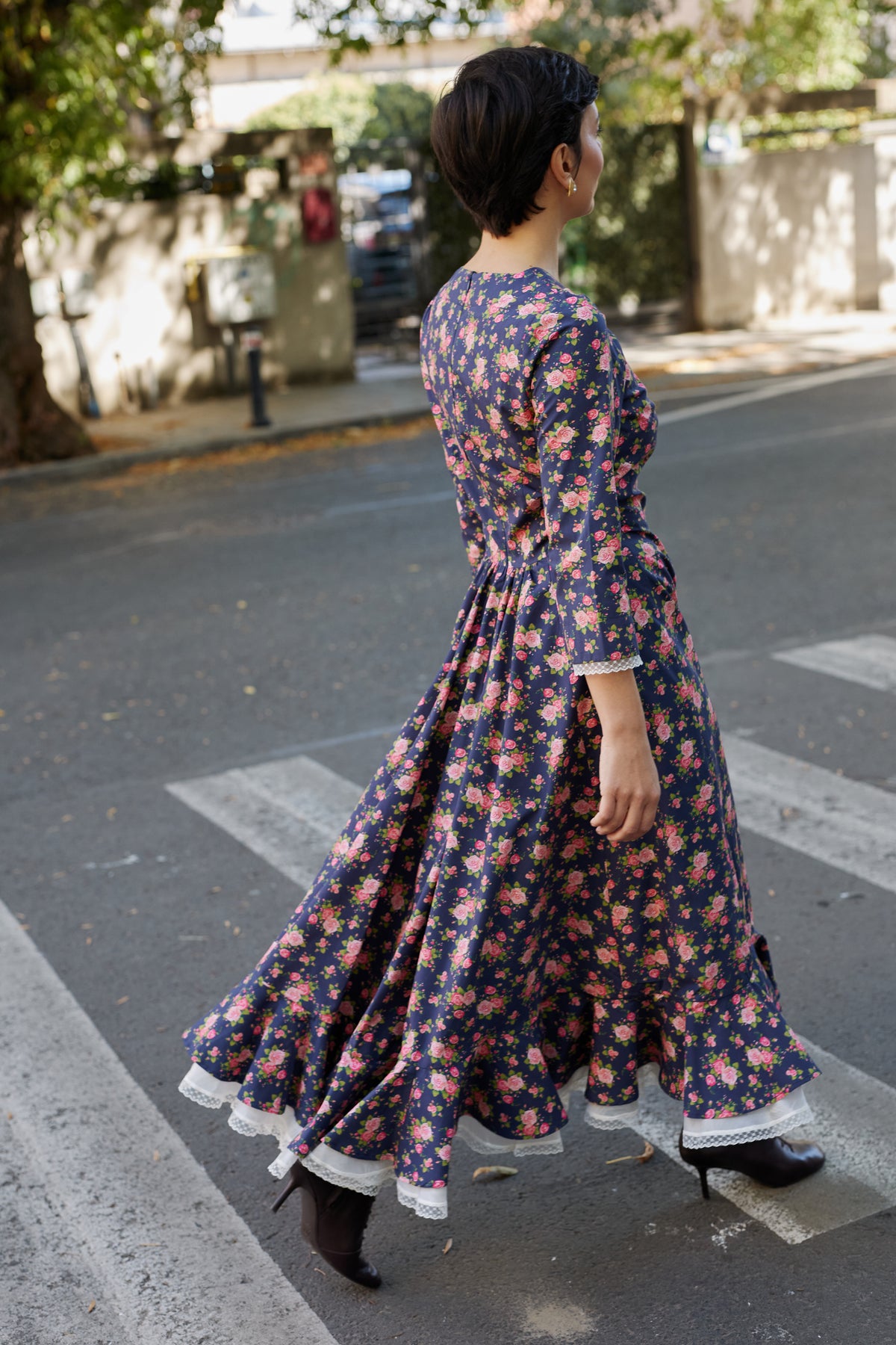 Rochie Midi din Bumbac Bleumarin cu Volan Alb si Dantela