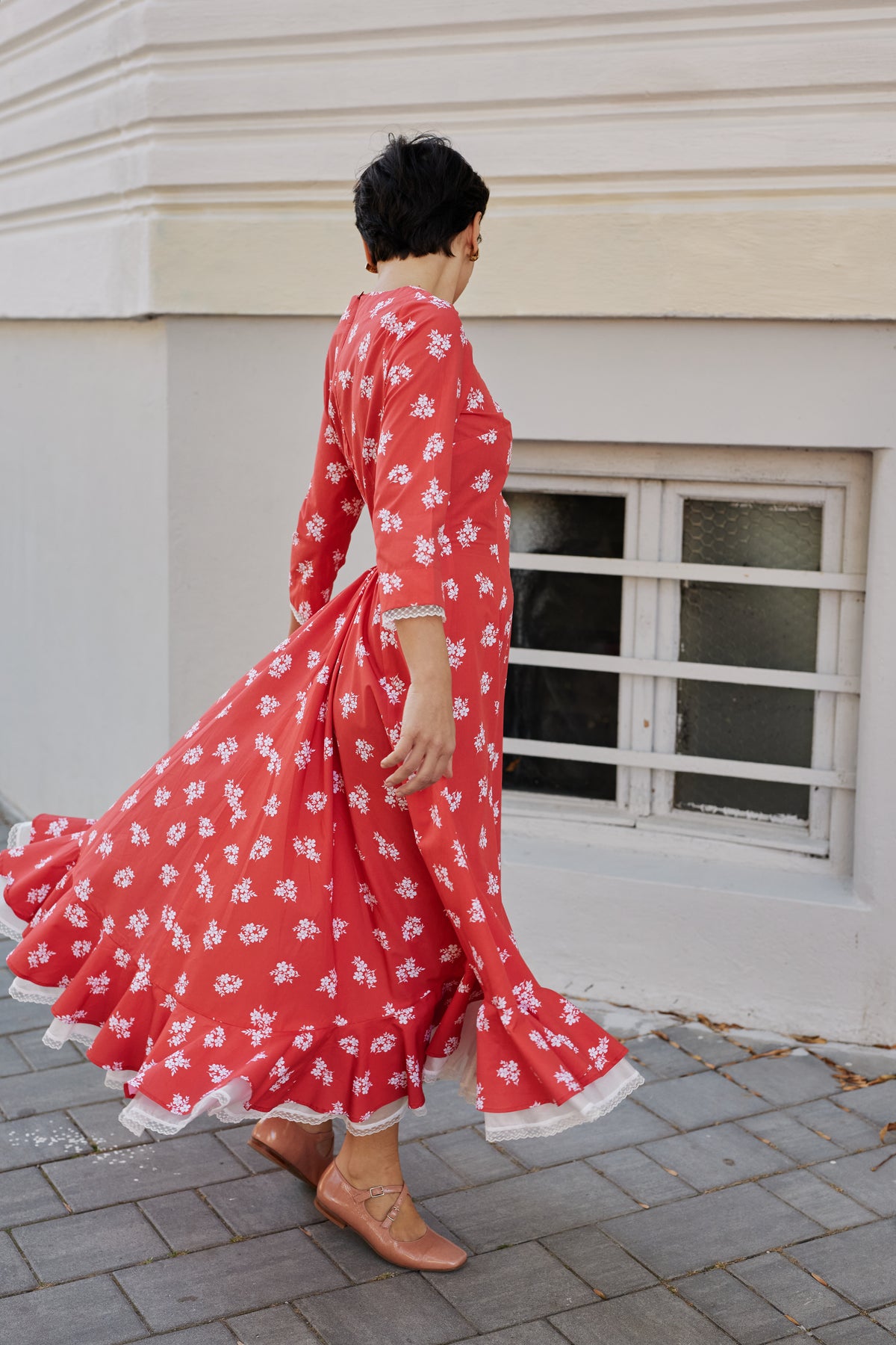 Rochie Midi din Bumbac Corai cu Volan Alb si Dantela