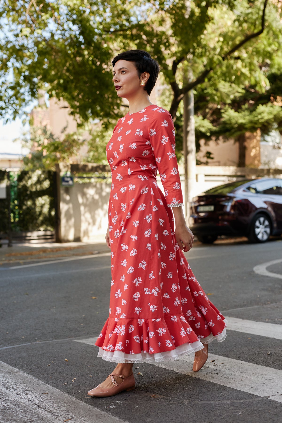 Rochie Midi din Bumbac Corai cu Volan Alb si Dantela