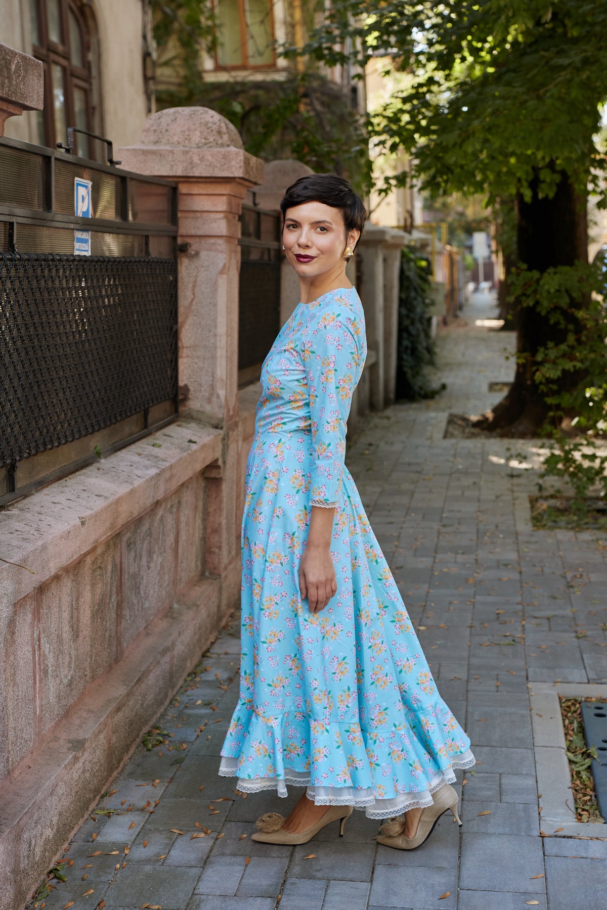 Rochie Midi din Bumbac Aqua cu Volan Alb si Dantela