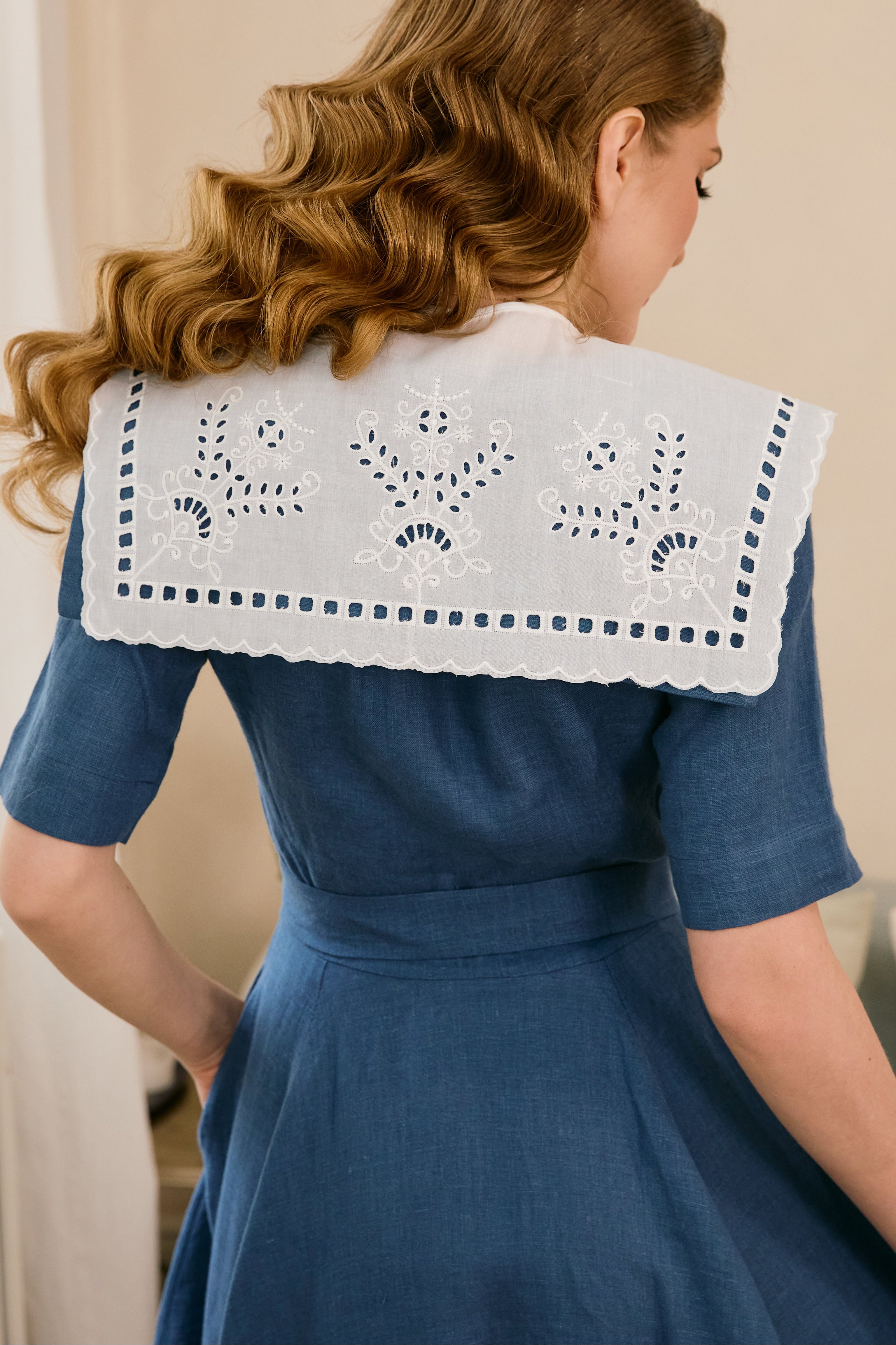 Guler Alb Brodat, Patrat