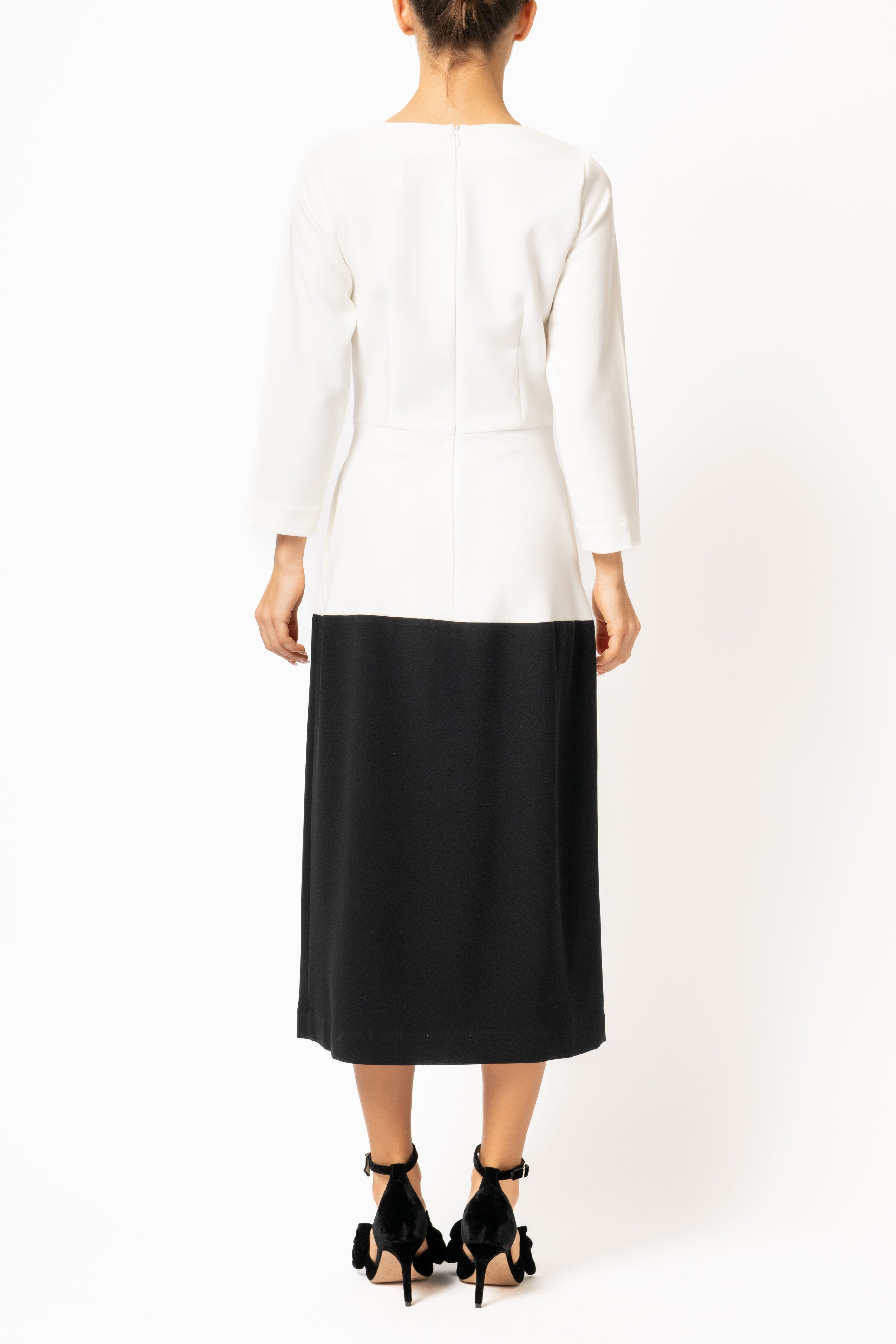 Black and white midi dress made of viscose blend fabric