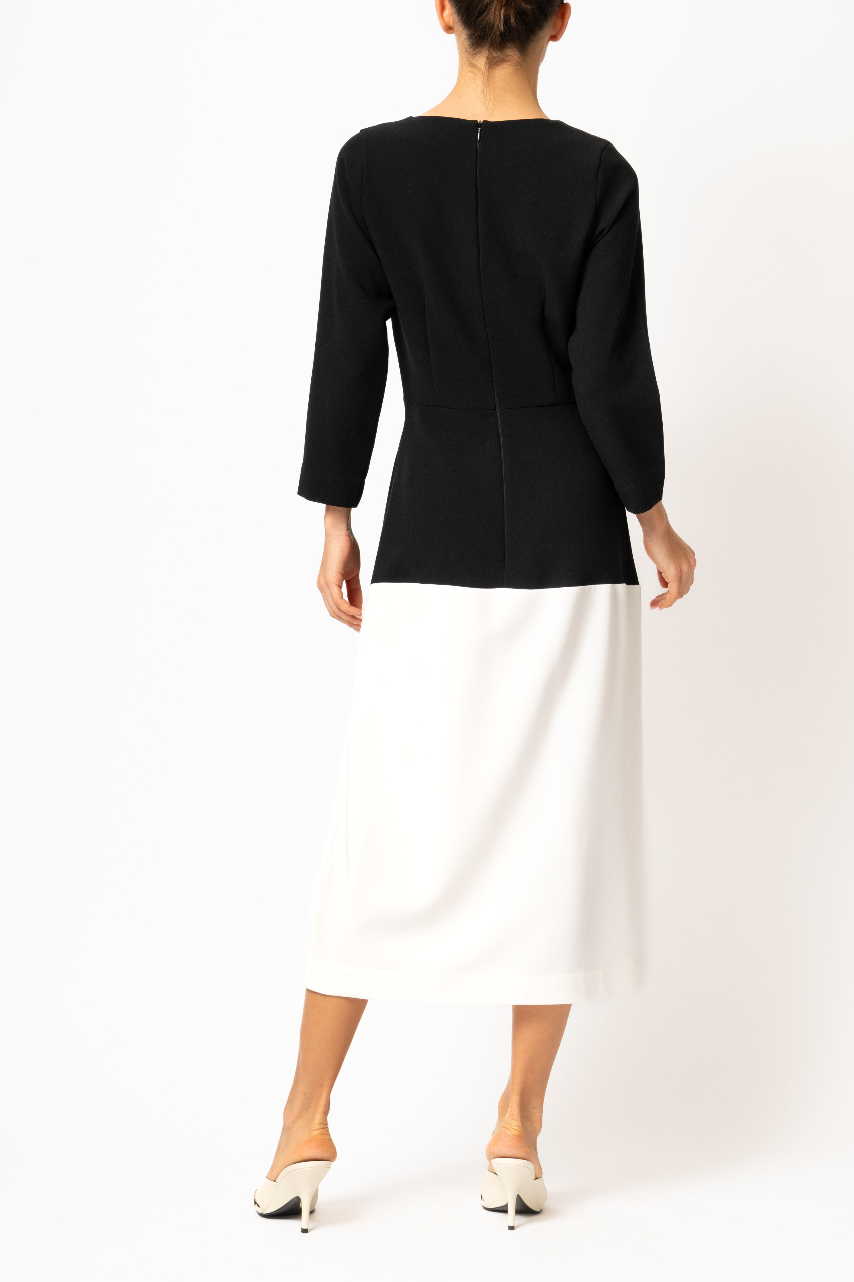 Black and white midi dress made of viscose blend fabric