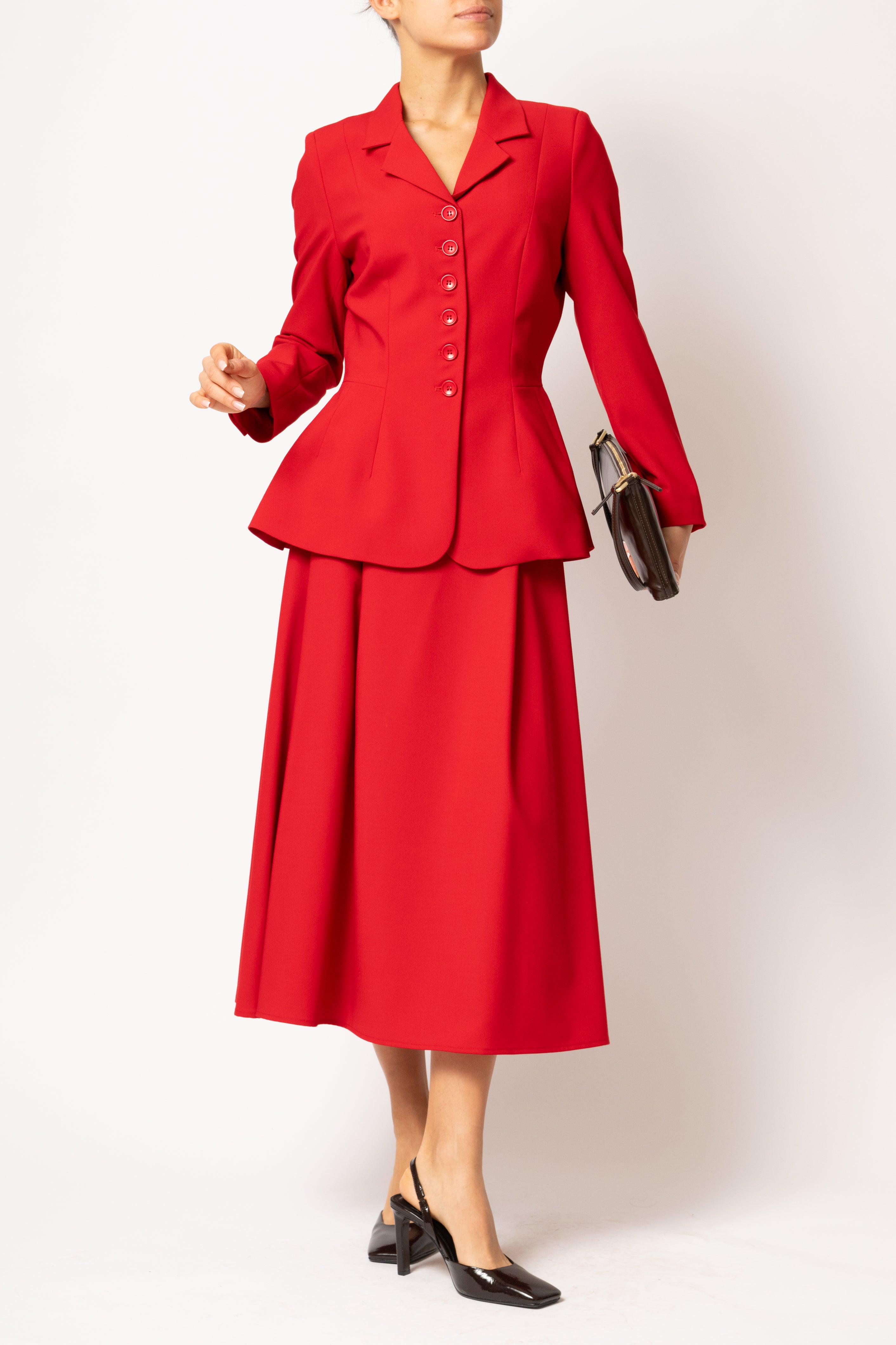 Fitted jacket in red viscose fabric, with peplum and small shoulders