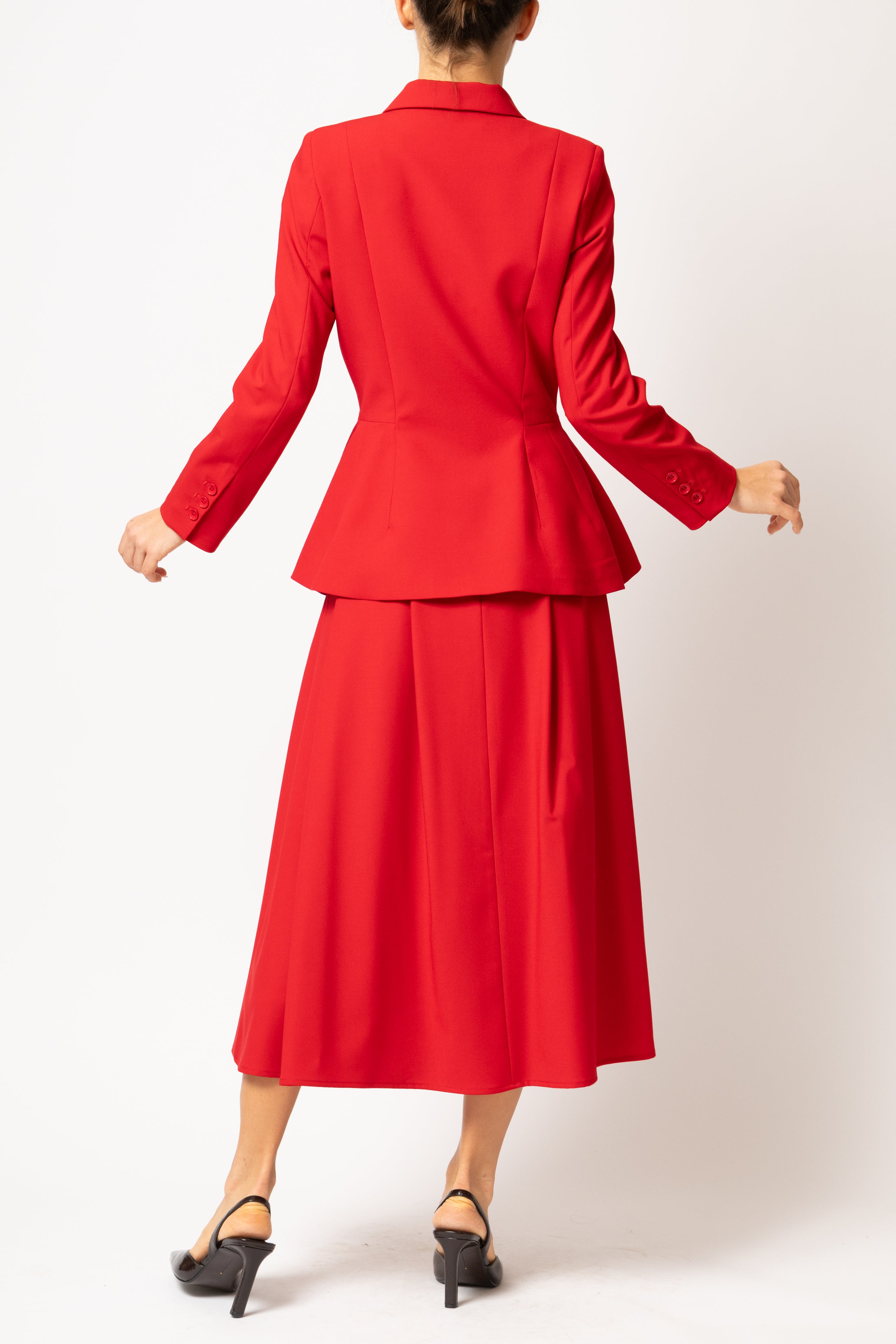 Fitted jacket in red viscose fabric, with peplum and small shoulders