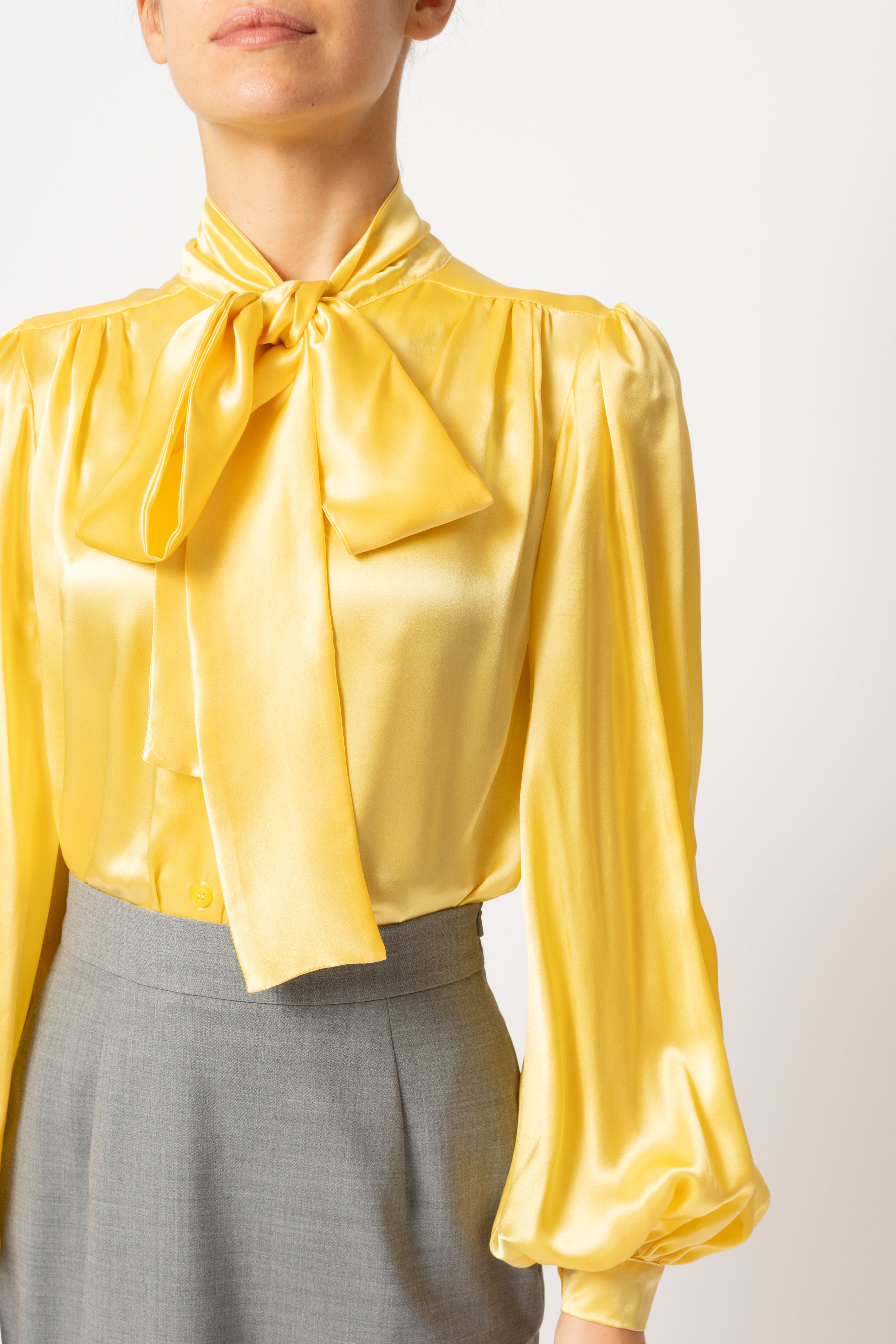 Bluza cu Funda Esarfa la Gat din Matase, Galbena