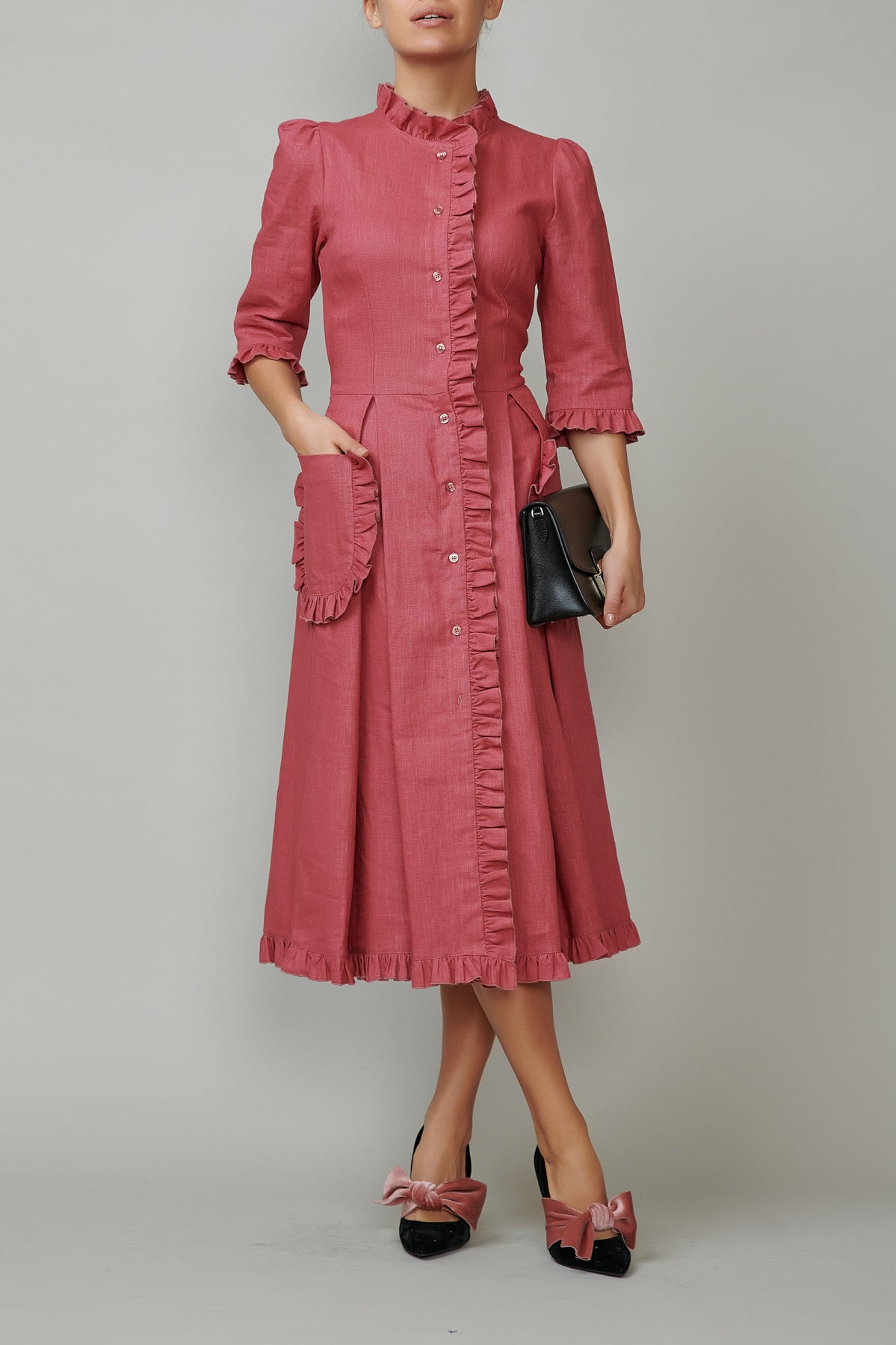 Shirt dress with applied pockets and ruffles, made of pink linen