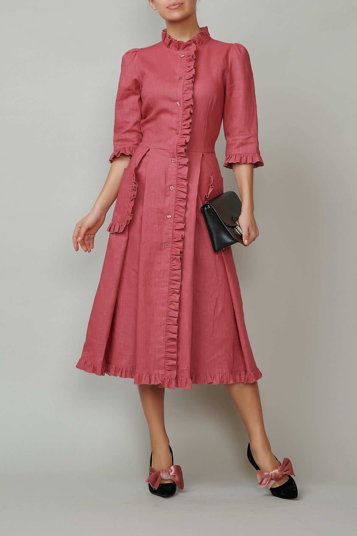 Shirt dress with applied pockets and ruffles, made of pink linen