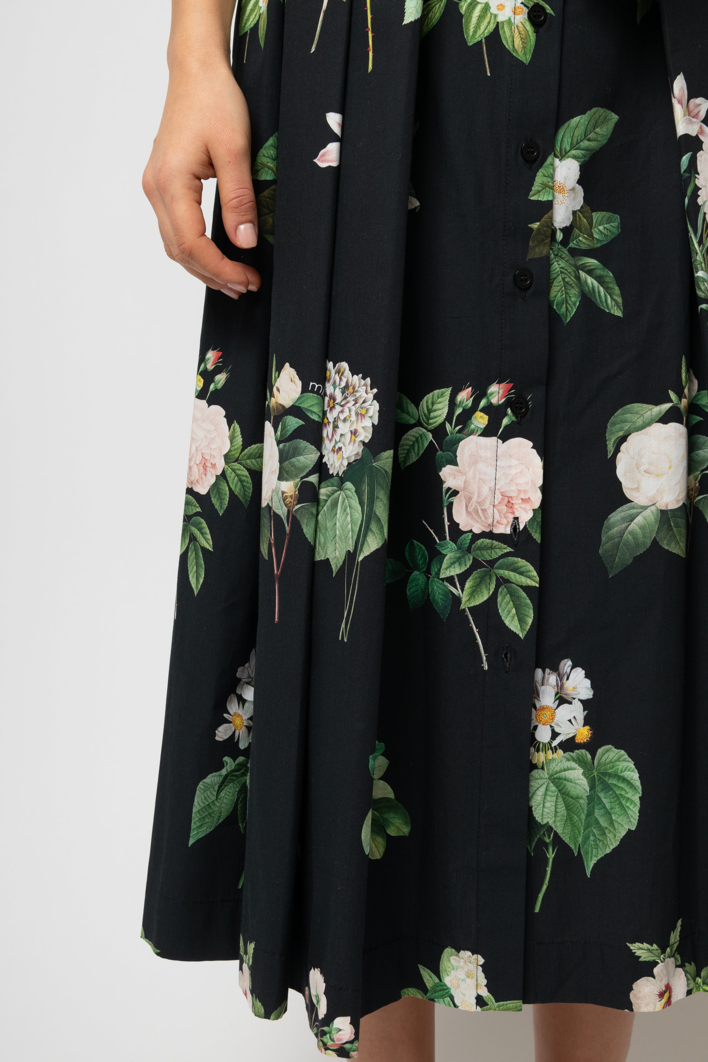 Rochie Midi, cu Decolteu Patrat si Nasturi, din Bumbac cu Flori pe Negru