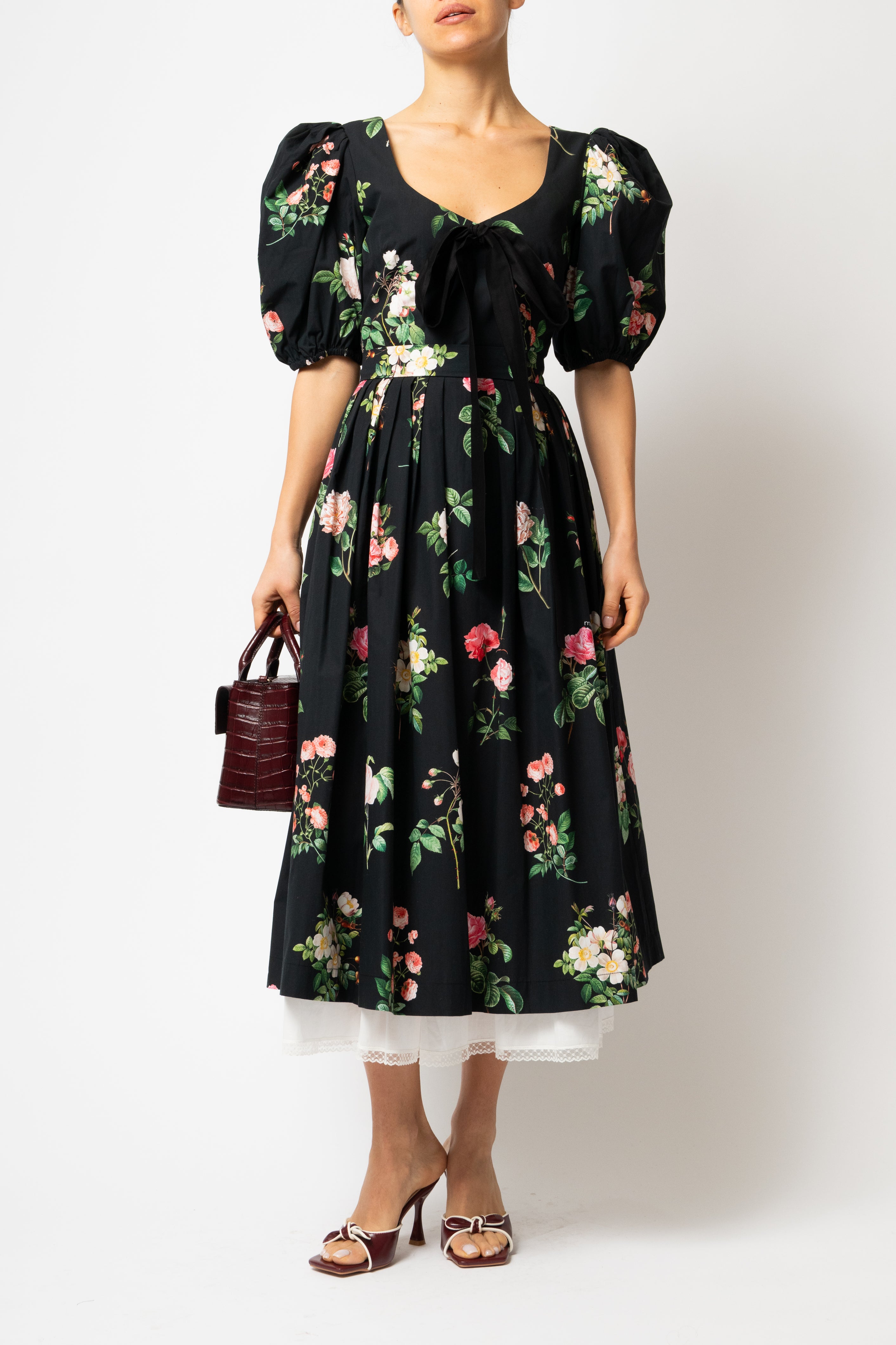 Rochie Midi cu Maneci Bufante cu Trandafiri pe Negru, PRECOMANDA CU LIVRARE IN SEPTEMBRIE 2026