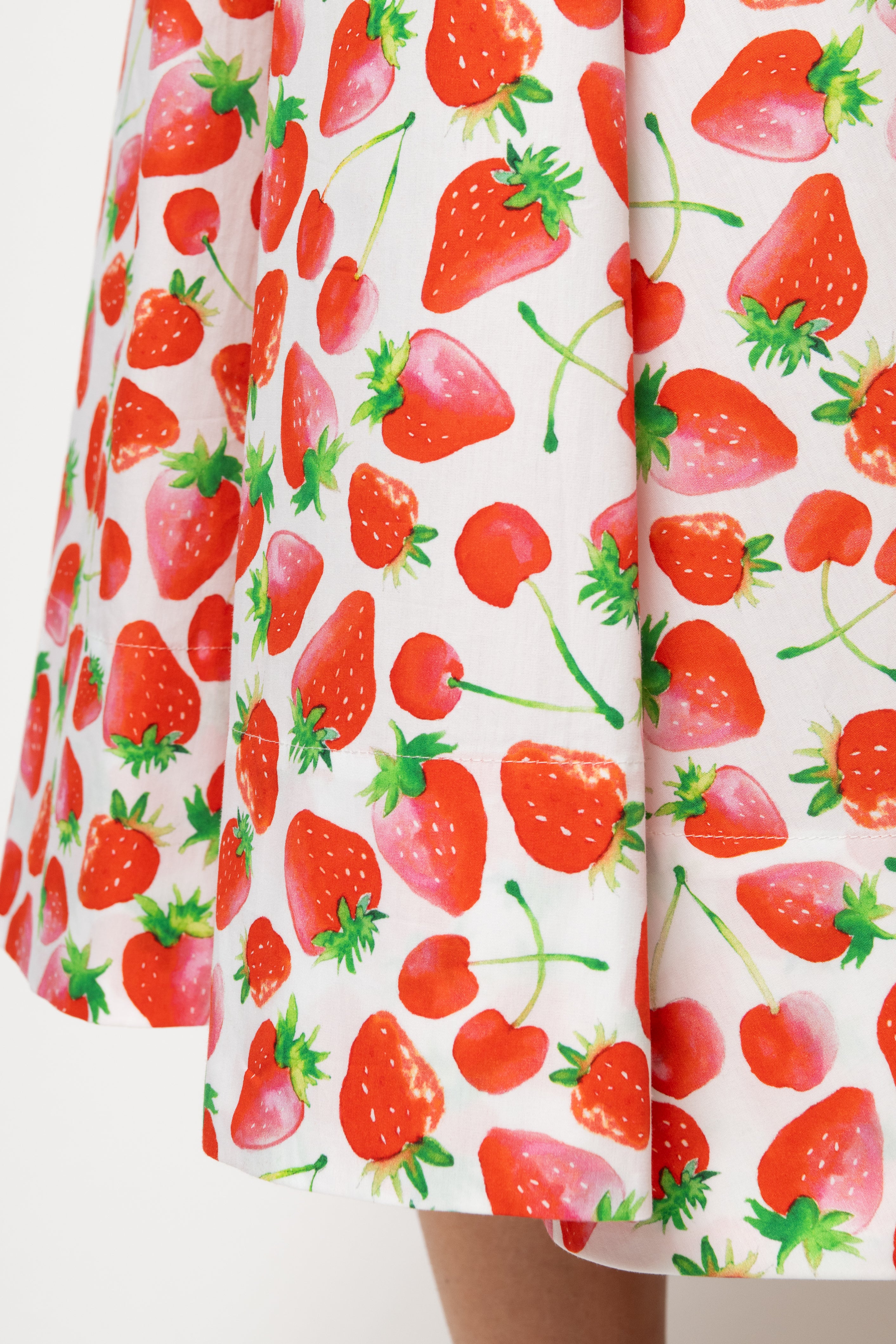 Rochie Midi cu Aripioare si Capsuni pe Alb, din Bumbac