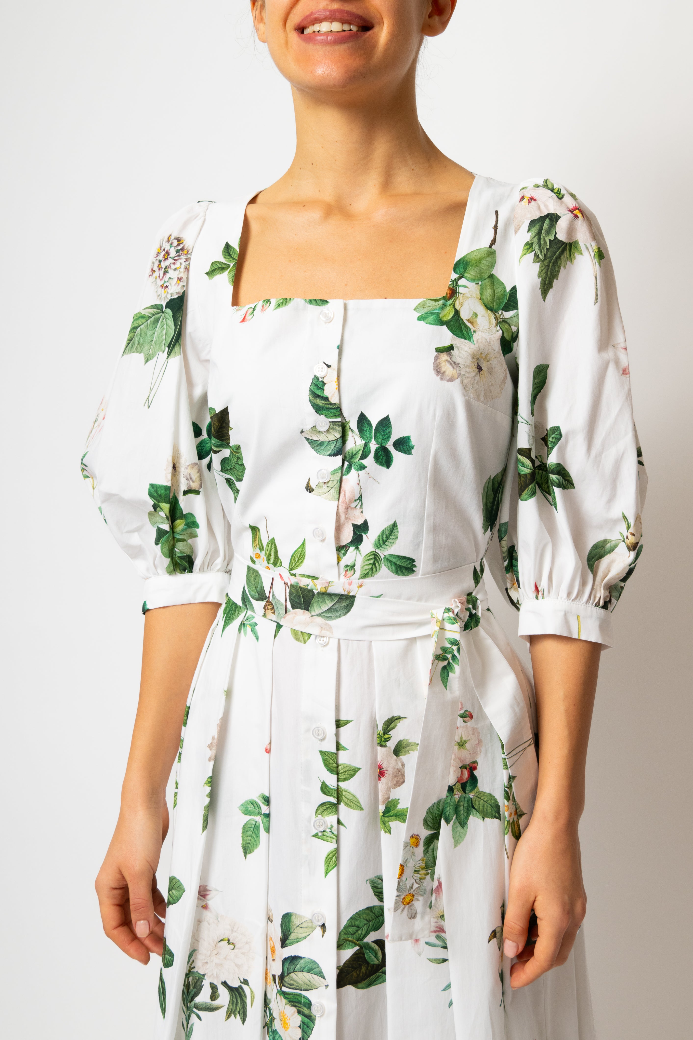Rochie Midi, cu Decolteu Patrat si Nasturi, din Bumbac cu Flori pe Alb