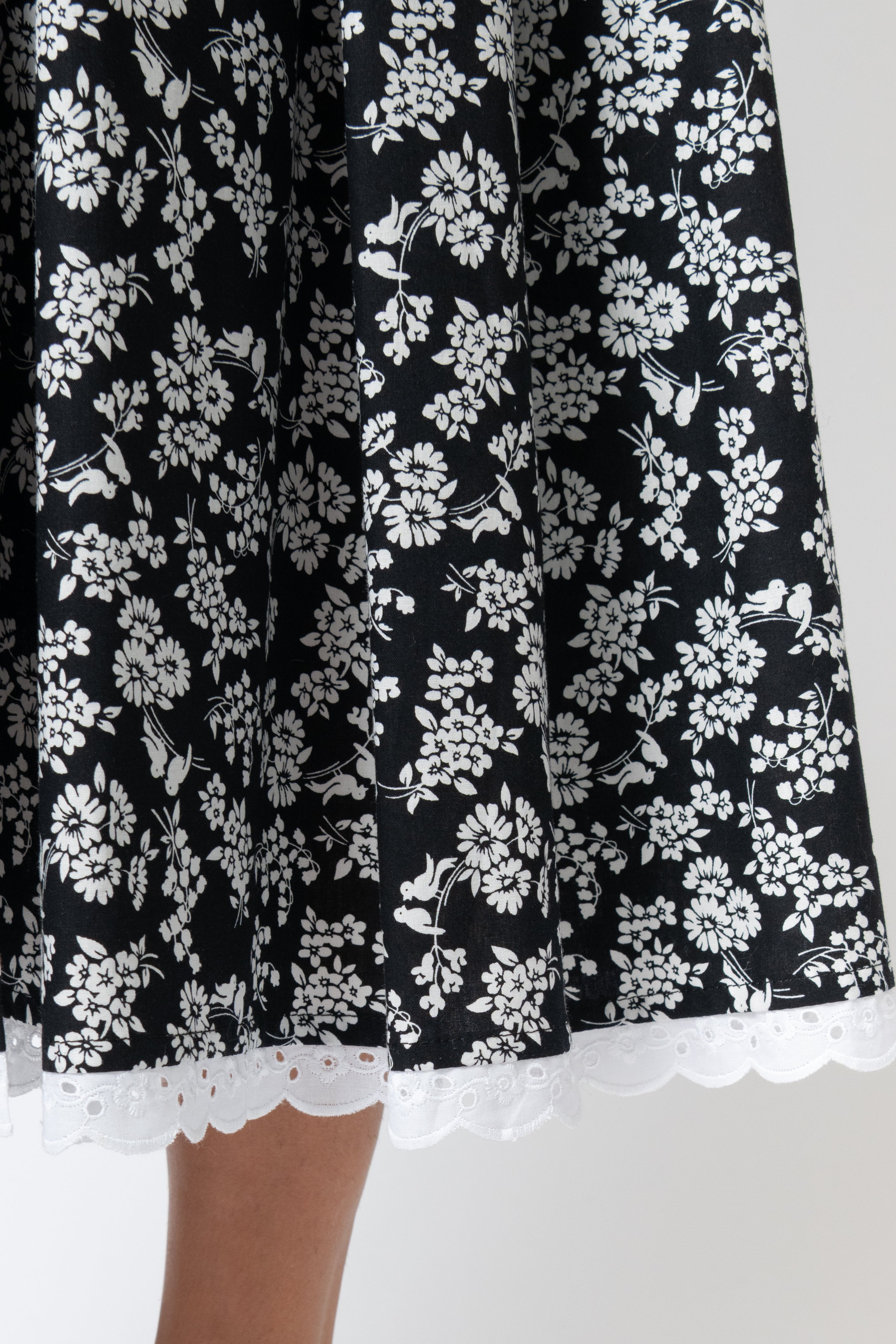 Rochie Camasa Midi cu Guler Patrat, din Bumbac, cu Flori pe Negru