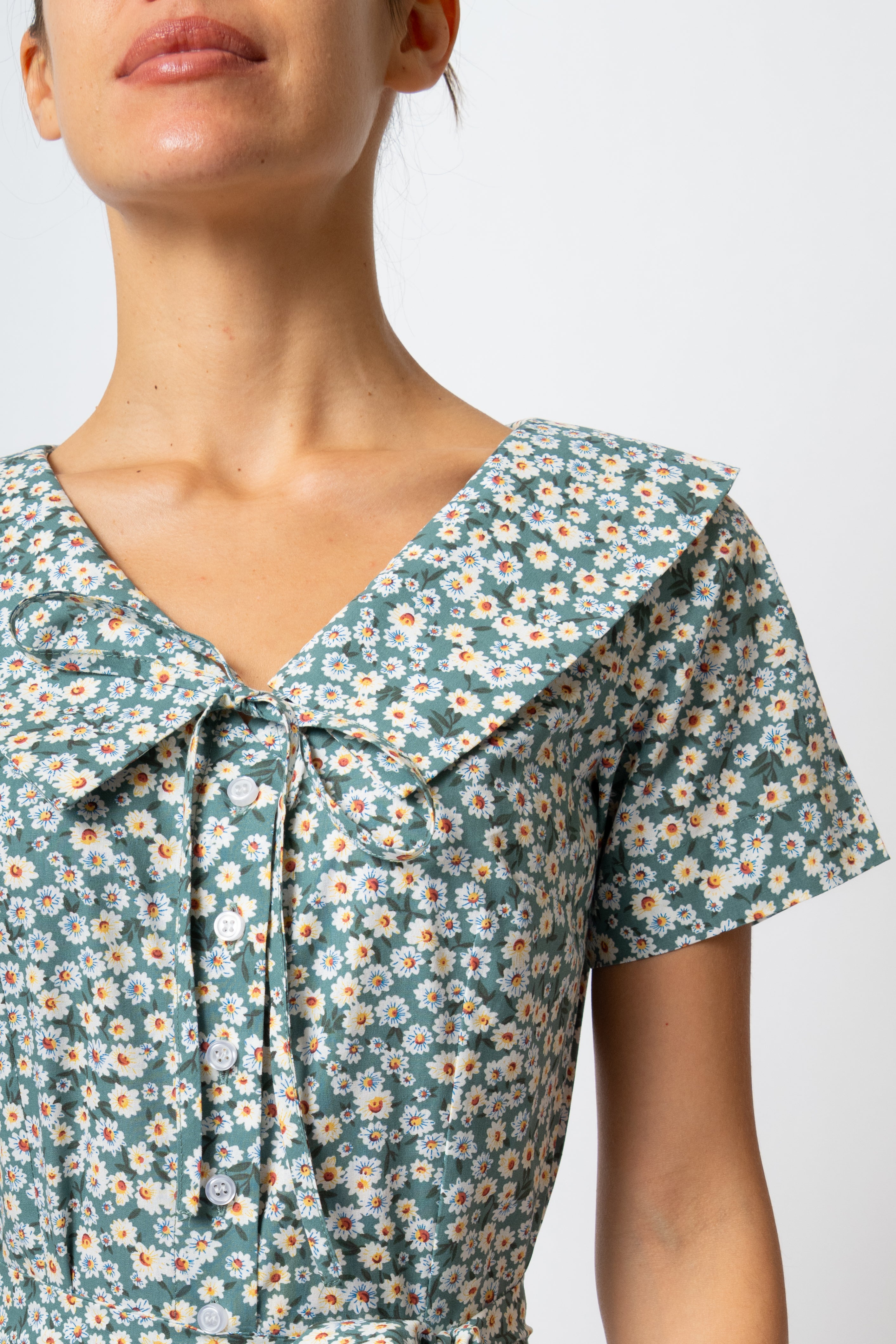 Rochie Camasa Midi cu Guler in V, din Bumbac cu Flori pe Verde Menta