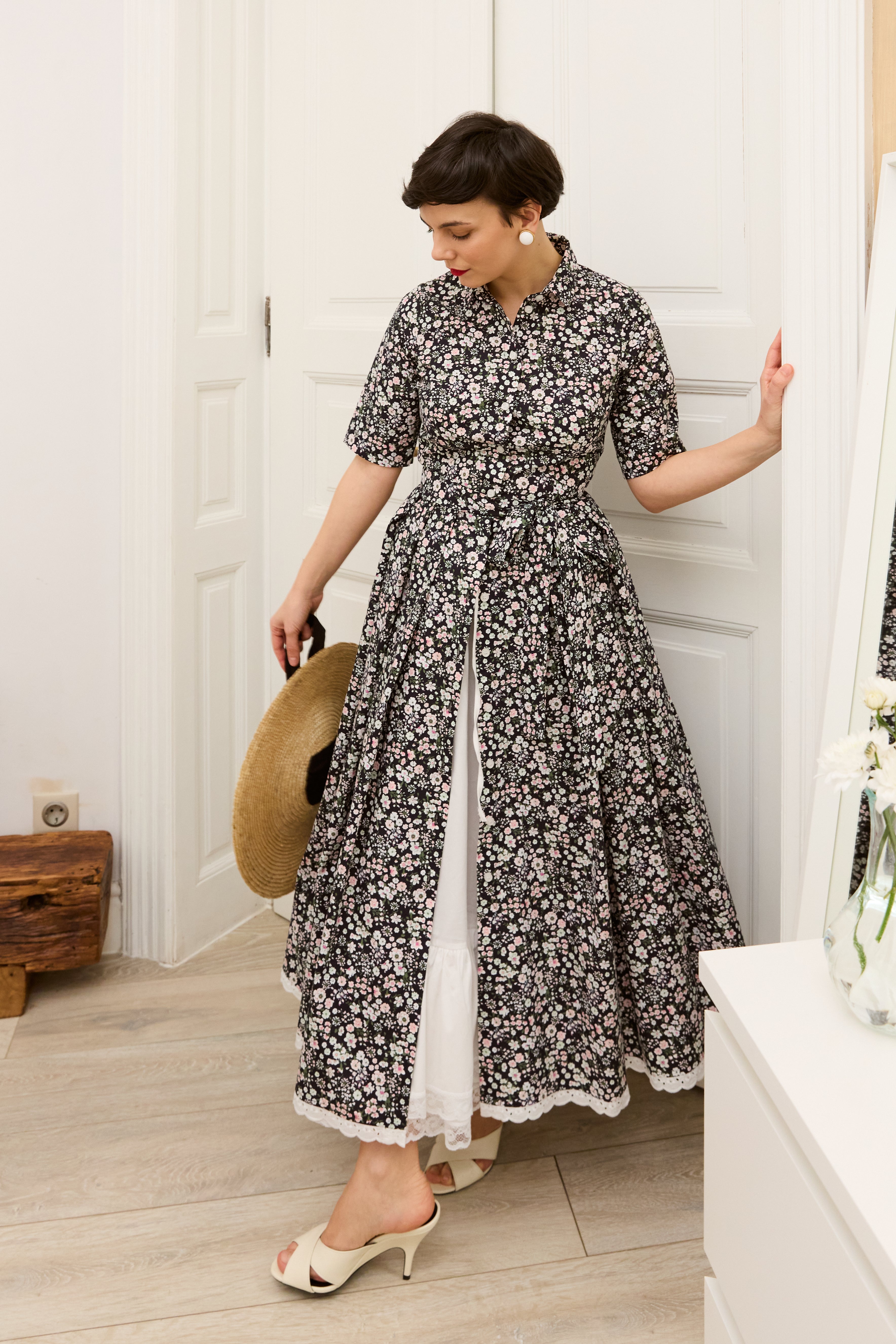 Rochie Camasa Midi, din Bumbac, cu Flori Mici pe Negru