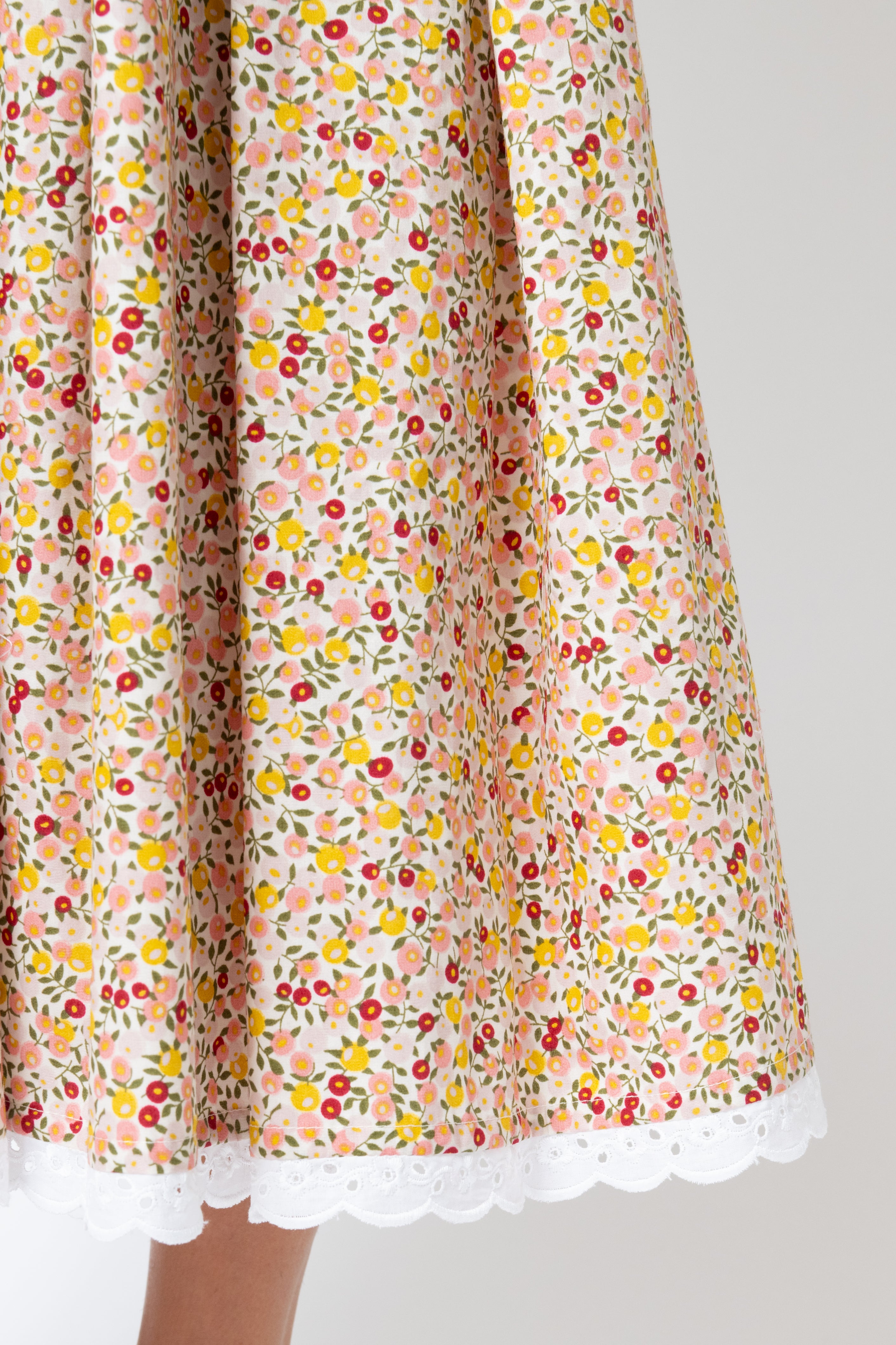 Rochie Camasa Midi, din Bumbac, cu Flori Multicolor pe Alb