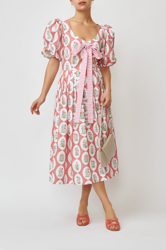 Cotton dress with "Aman" print on pink