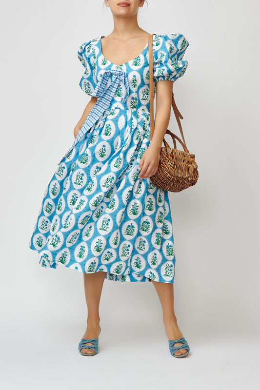 Cotton dress with "Aman" print on blue