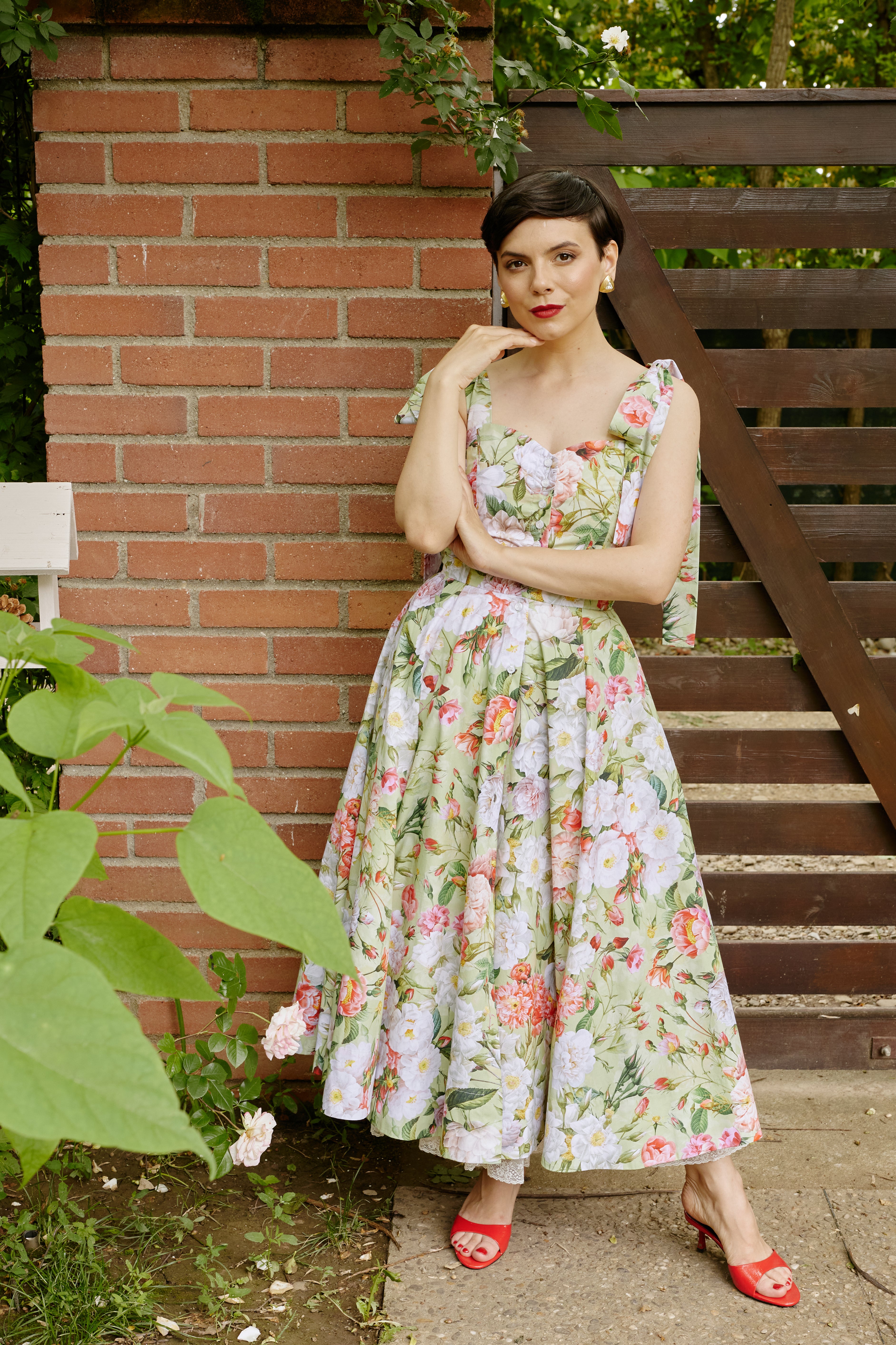 Rochie Midi, cu Bretele, din Bumbac cu Flori Pe Verde