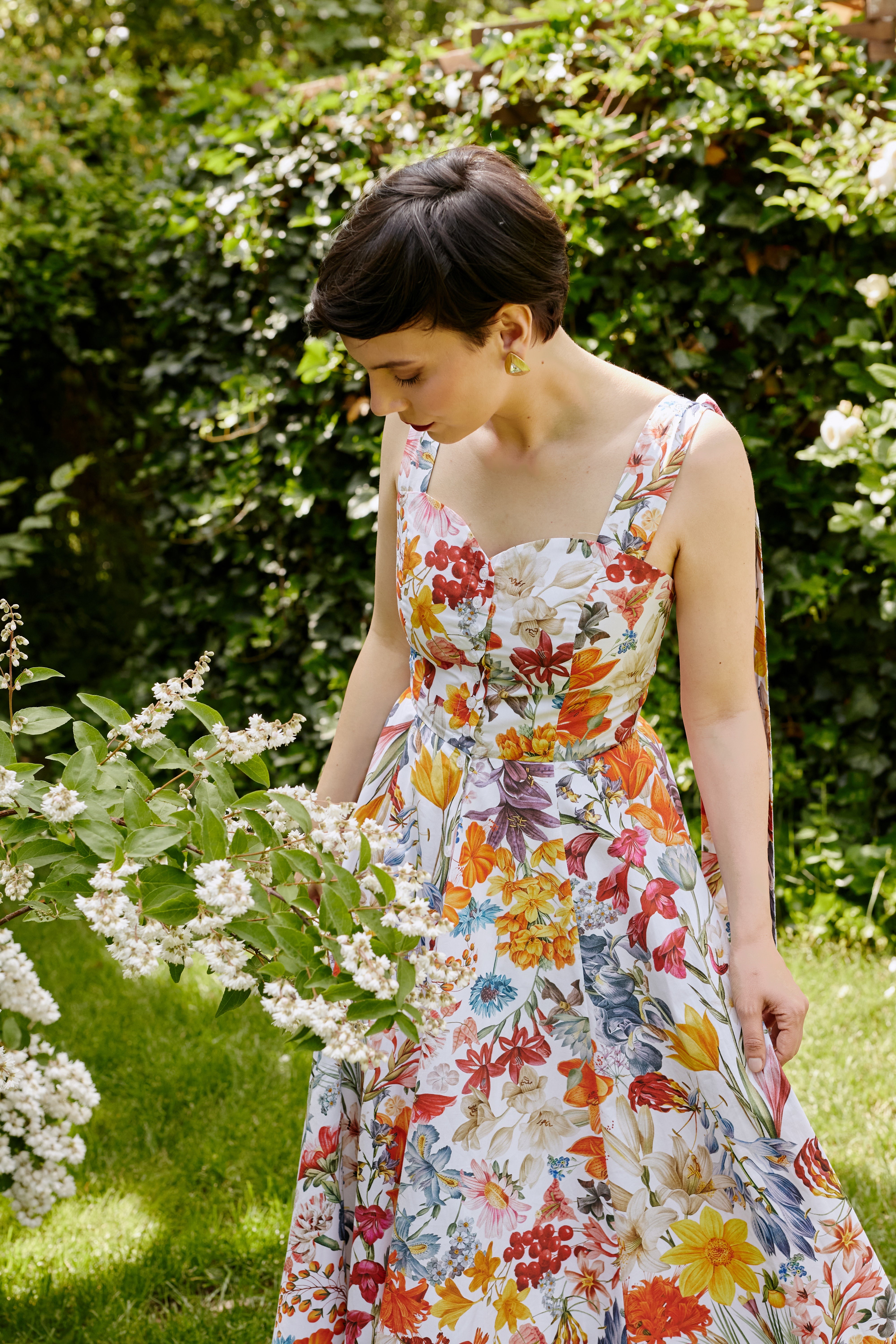 Rochie Midi, cu Bretele, din Bumbac cu Flori Pe Alb