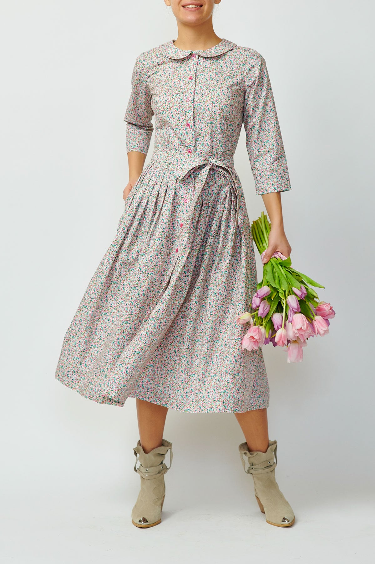 Rochie camasa cu flori mici, roz si verzi