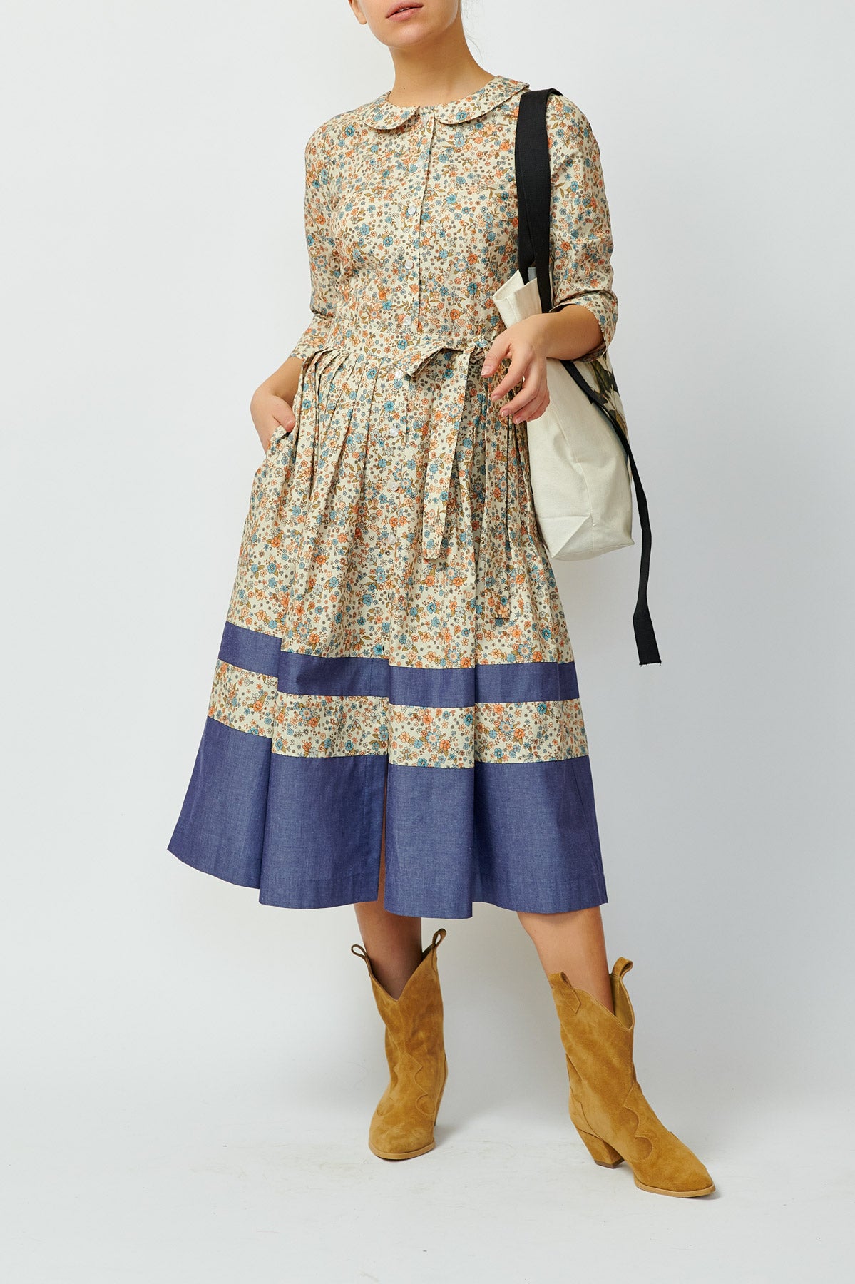 Shirt dress in small flowers and with a navy blue border