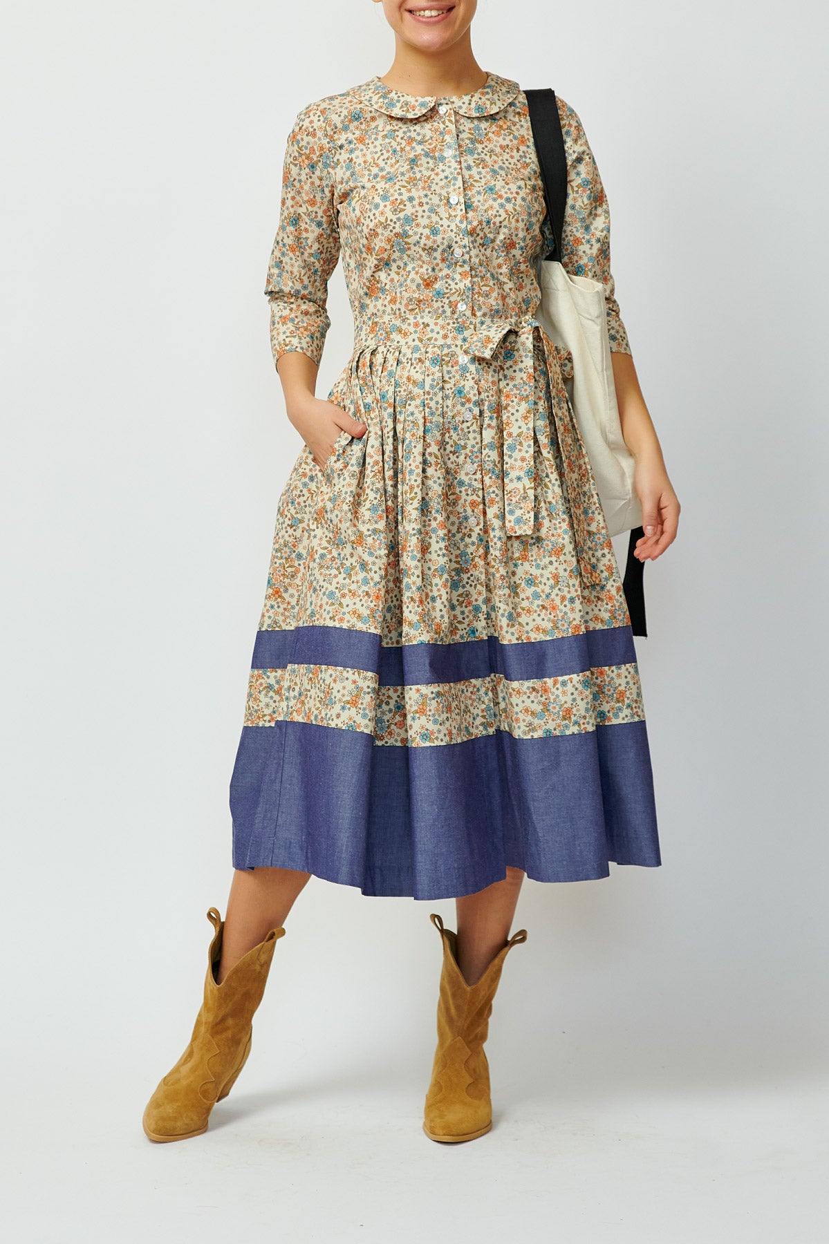 Shirt dress in small flowers and with a navy blue border
