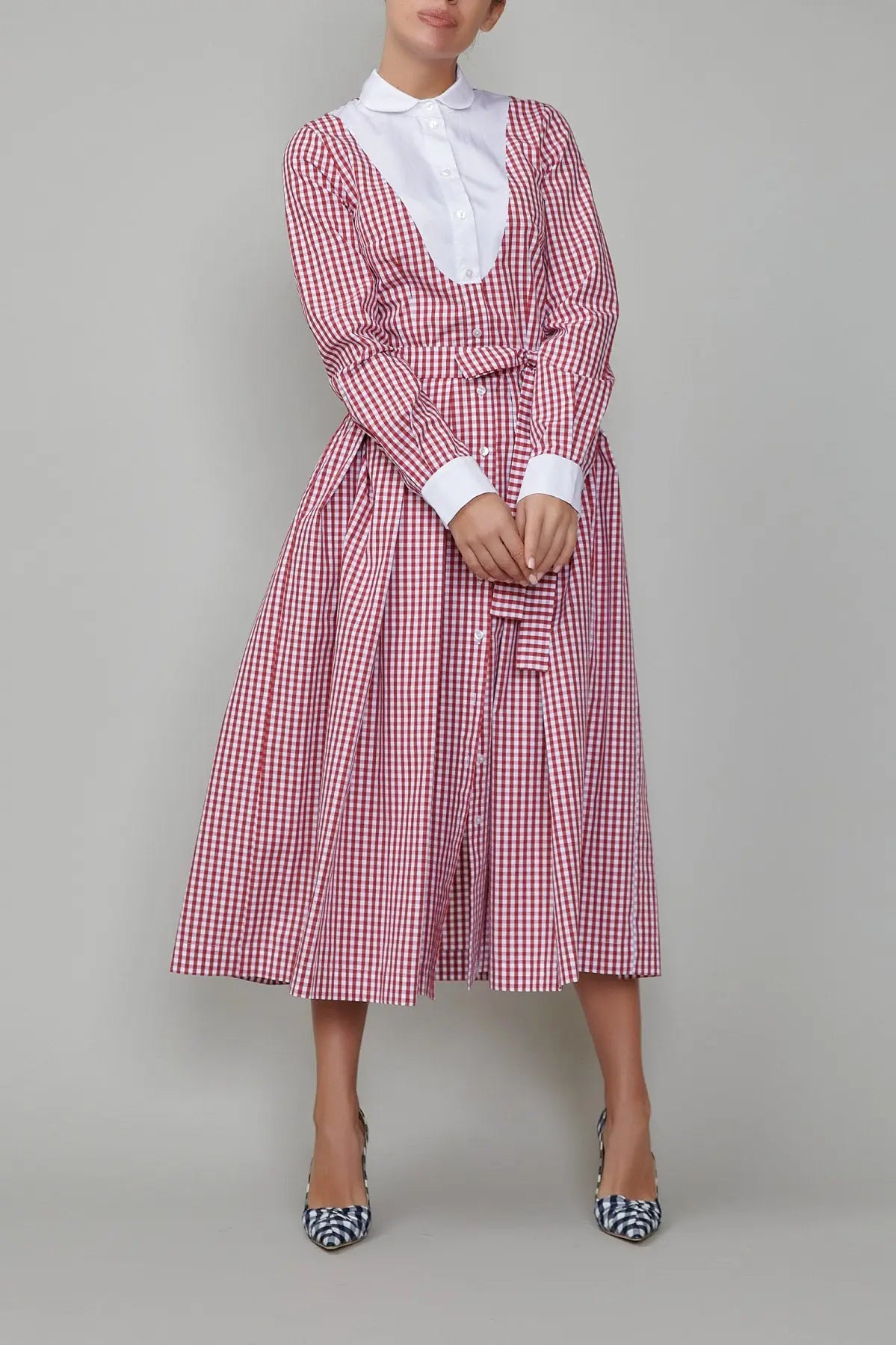 Rochie in carouri grena cu guler, platca si mansete albe 