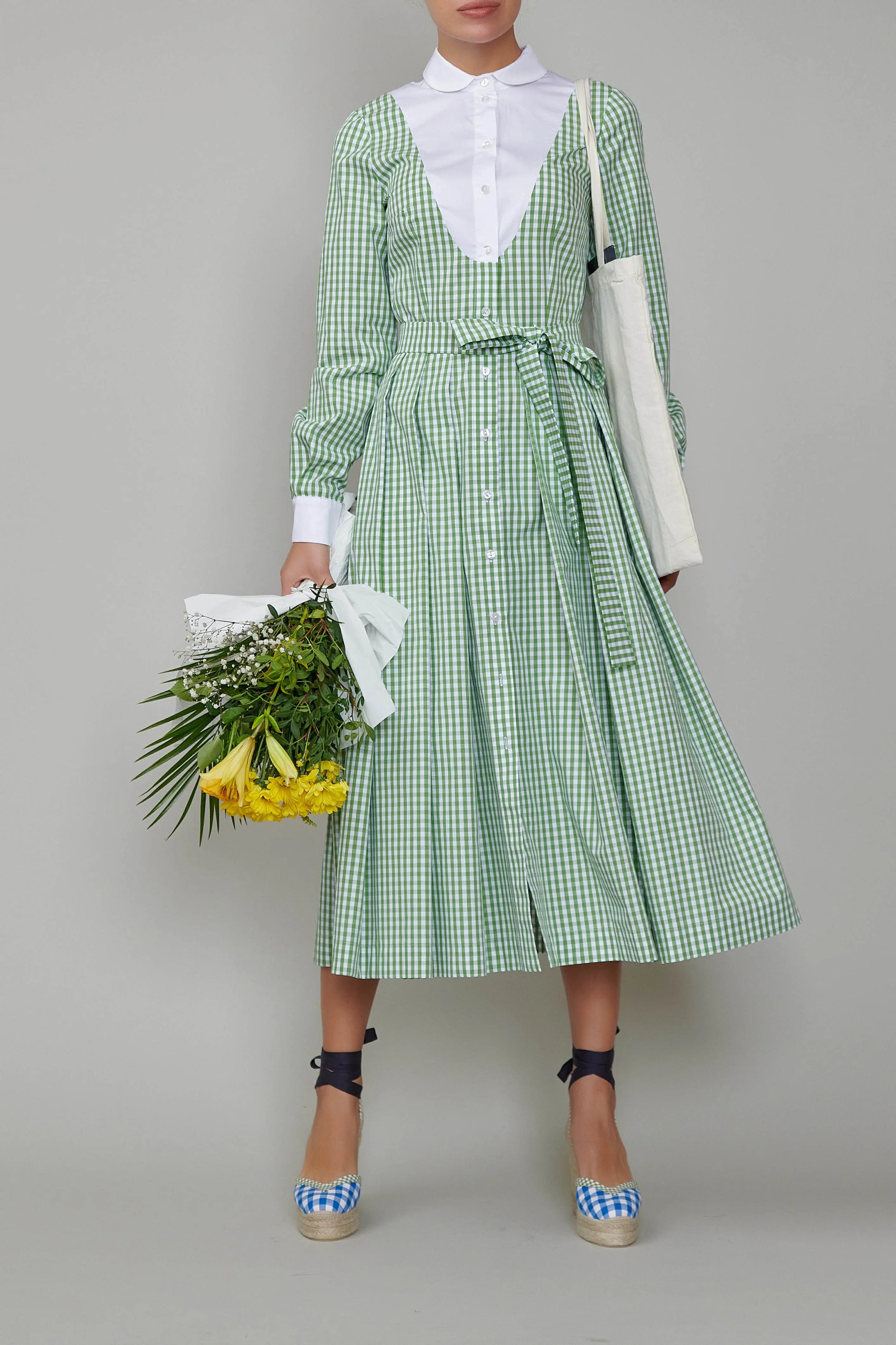 Rochie in carouri verzi cu guler, platca si mansete albe 