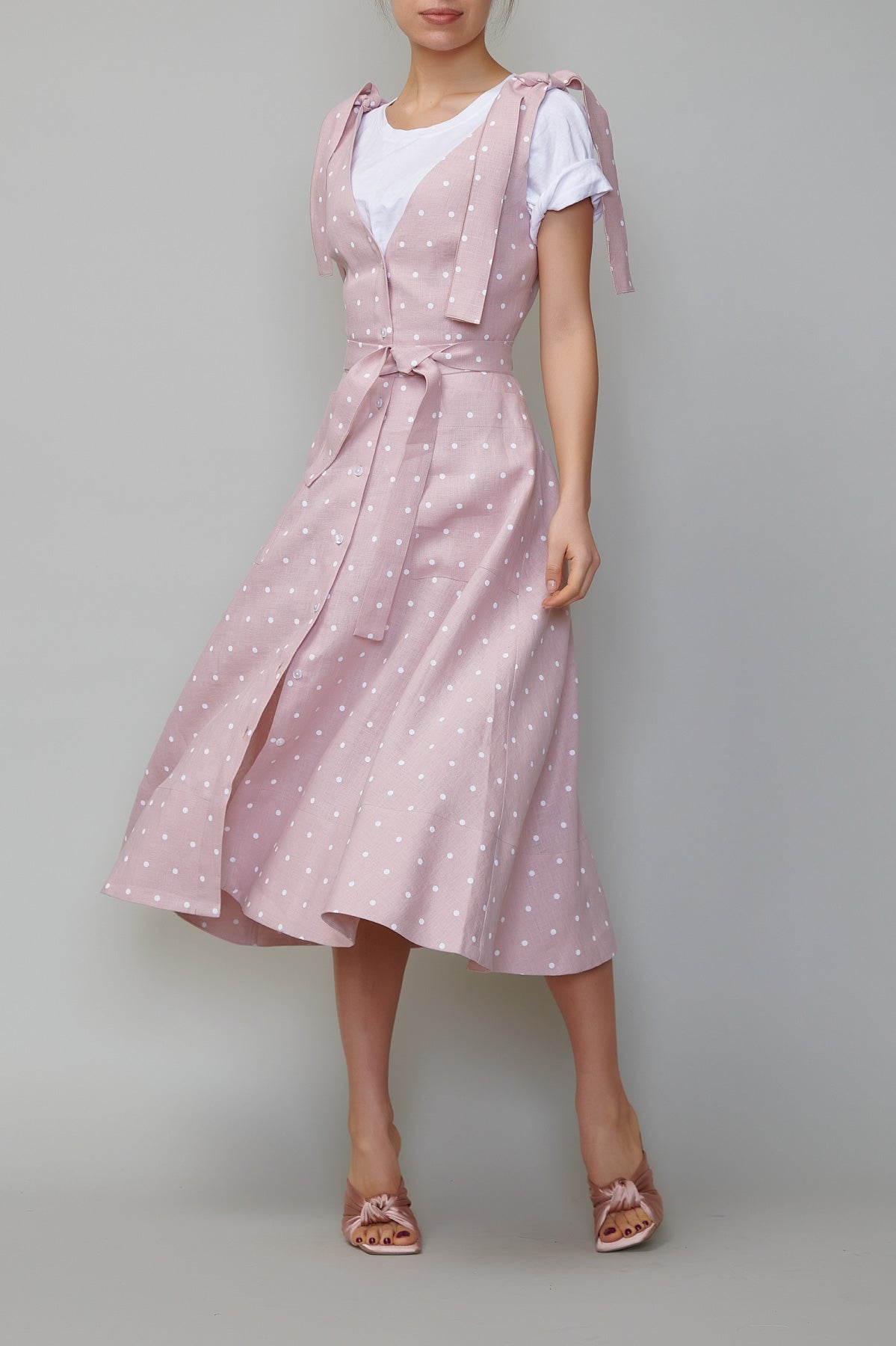 Sarafan din in roz pal cu buline 